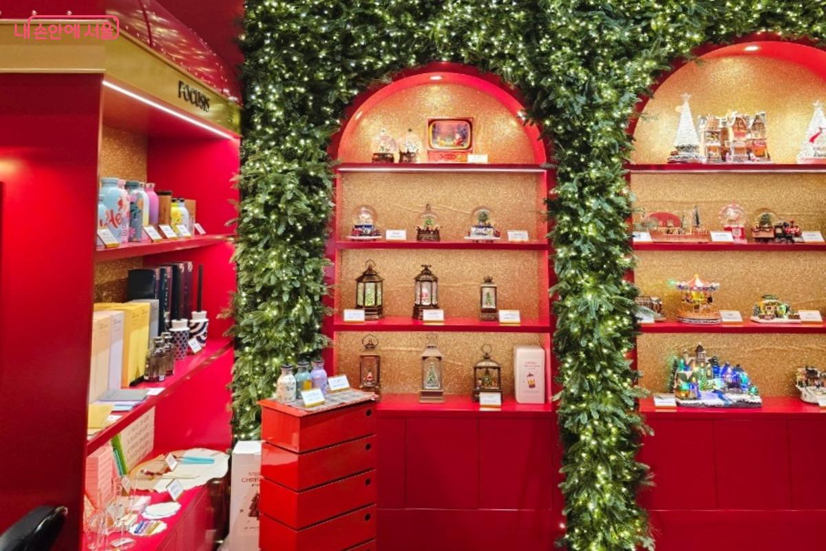 더 헤리티지 ‘크리스마스 원더랜드’ 팝업은 크리스마스 무드를 제대로 느껴볼 수 있다. ©김은주