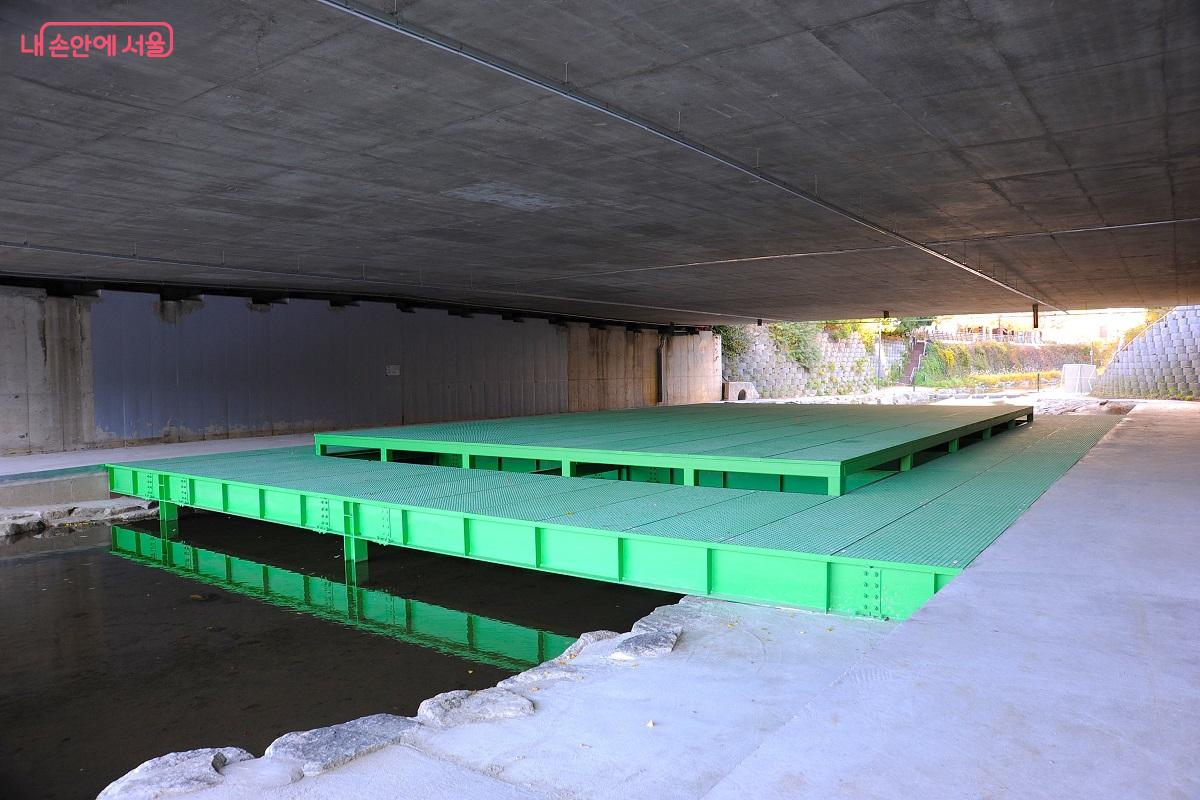 은평지문교 하부에 설치된 호반대청 ⓒ조수봉