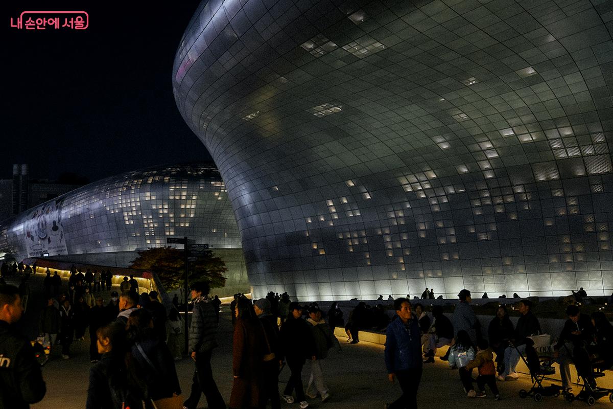 &lsquo;365 DDP 빛의 랜드마크&rsquo;를 목표로 기획된 프로젝트 &lsquo;드림 인 라이트&rsquo; &copy;김아름