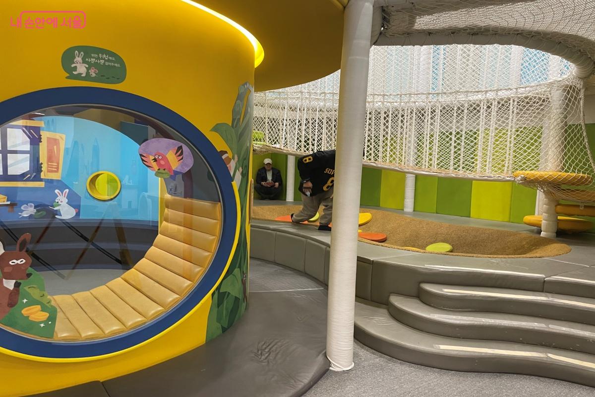 아이들이 즐겁게 뛰놀 수 있는 공간이다. ©노윤지