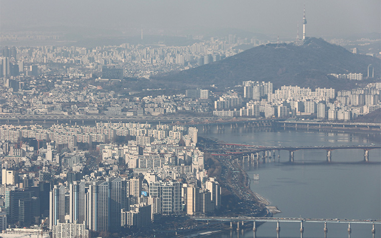 서울의 반지하와 달동네, 주거여건 높이는 해결책은?