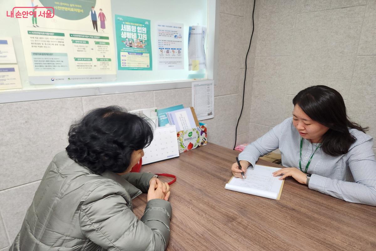 가사관리사 대상으로 검진한 결과, 치료가 필요한 경우 녹색병원에서 치료를 지원해 준다. ⓒ윤혜숙