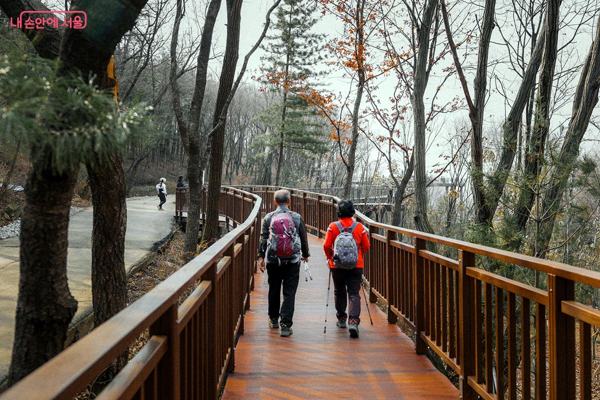 용마산 스카이워크 전망대 가는 길 ©김아름