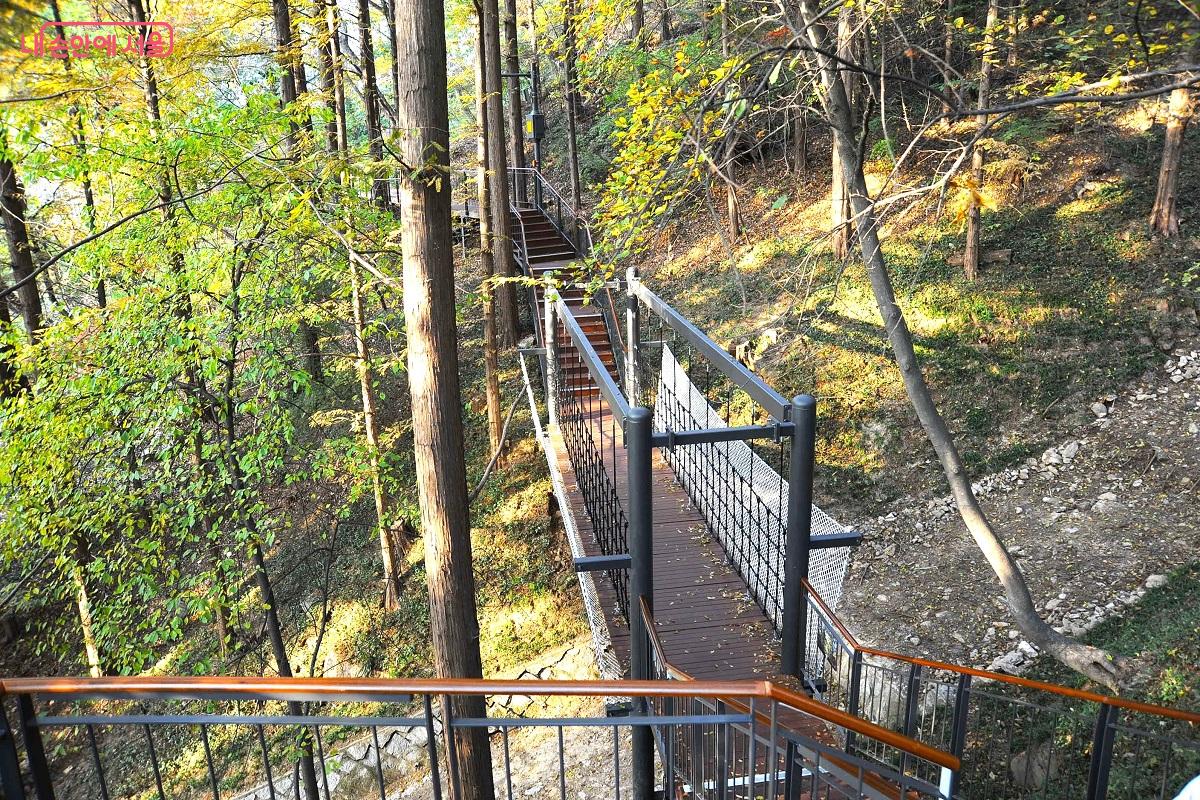 짜릿함을 느낄 수 있는 출렁다리인 ‘모험전망다리’ ⓒ조수봉