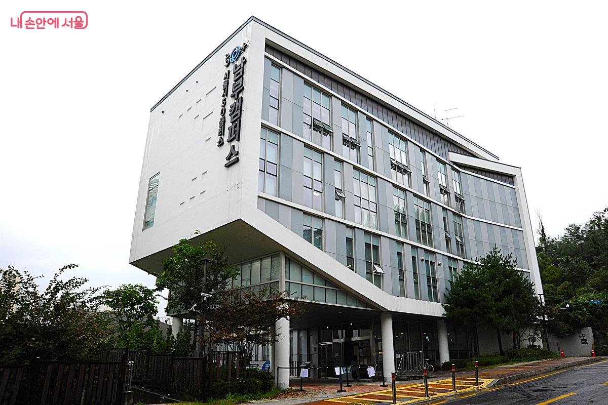 청년취업사관학교 구로캠퍼스가 ‘서울시 50+ 남부캠퍼스’ 건물 지하 1층에 개관했다. ©조수봉