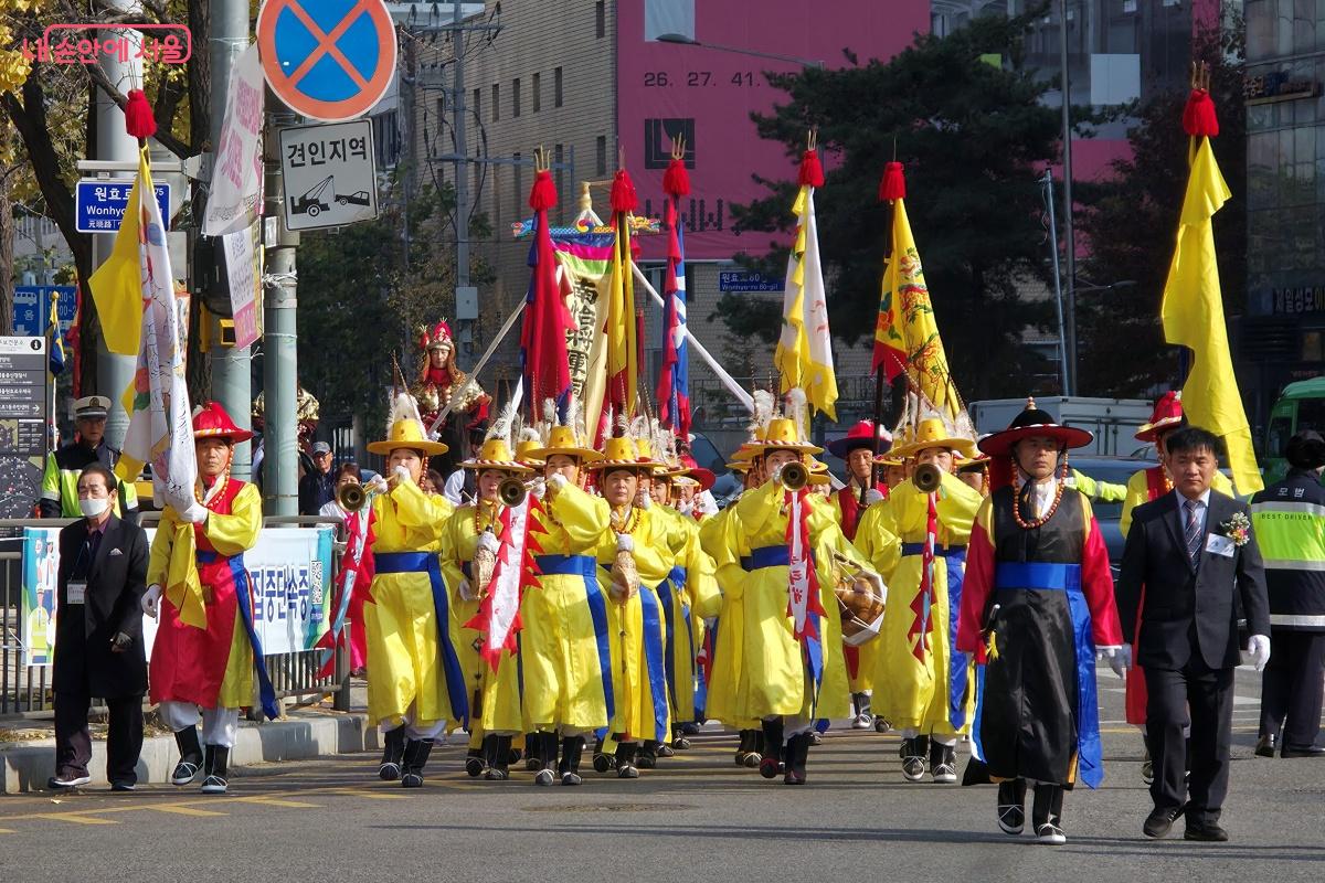 깊어가는 늦가을, 서울 용산구 효창원로 일대에서 '제43회 남이장군사당제'가 열렸다. &copy;장승철