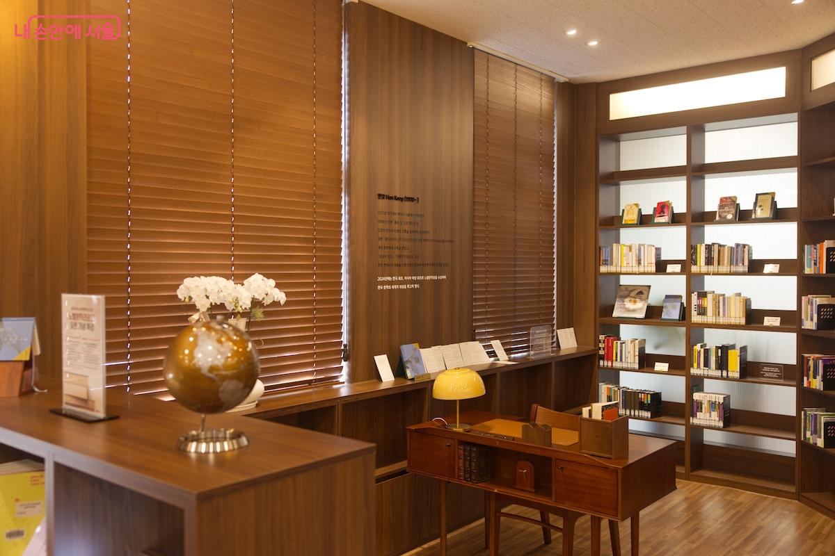 한강 작가를 위한 특화 공간을 비롯해 세심하게 조성된 공간들이 눈에 띈다. ©임중빈