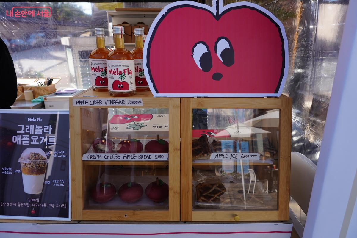 지역별 특별한 디저트를 커피와 함께 만날 수 있다. &copy;우현희