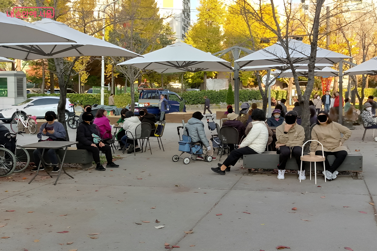 빈자리 없이 좌석이 꽉 찰 만큼 인기였다. &copy;김영주 