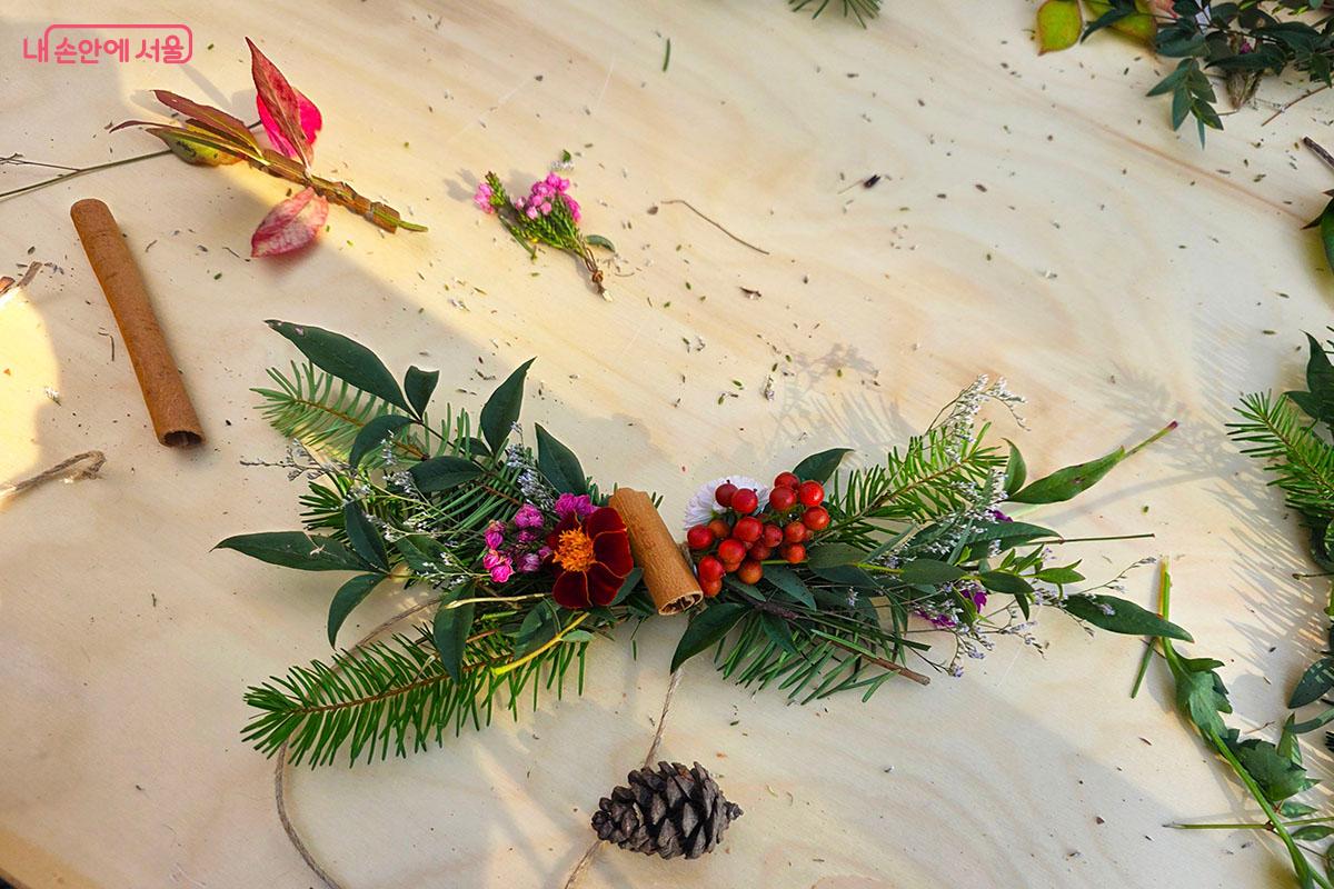 자연과 함께하는 숲속가드닝의 프로그램인 ‘내 손안의 꽃집’ ©이정민