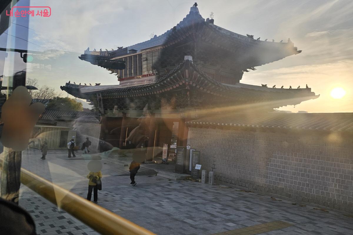 새로운 시선으로 서울의 명소를 알차게 즐길 수 있어 더 좋은 코스였다. &copy;염지연