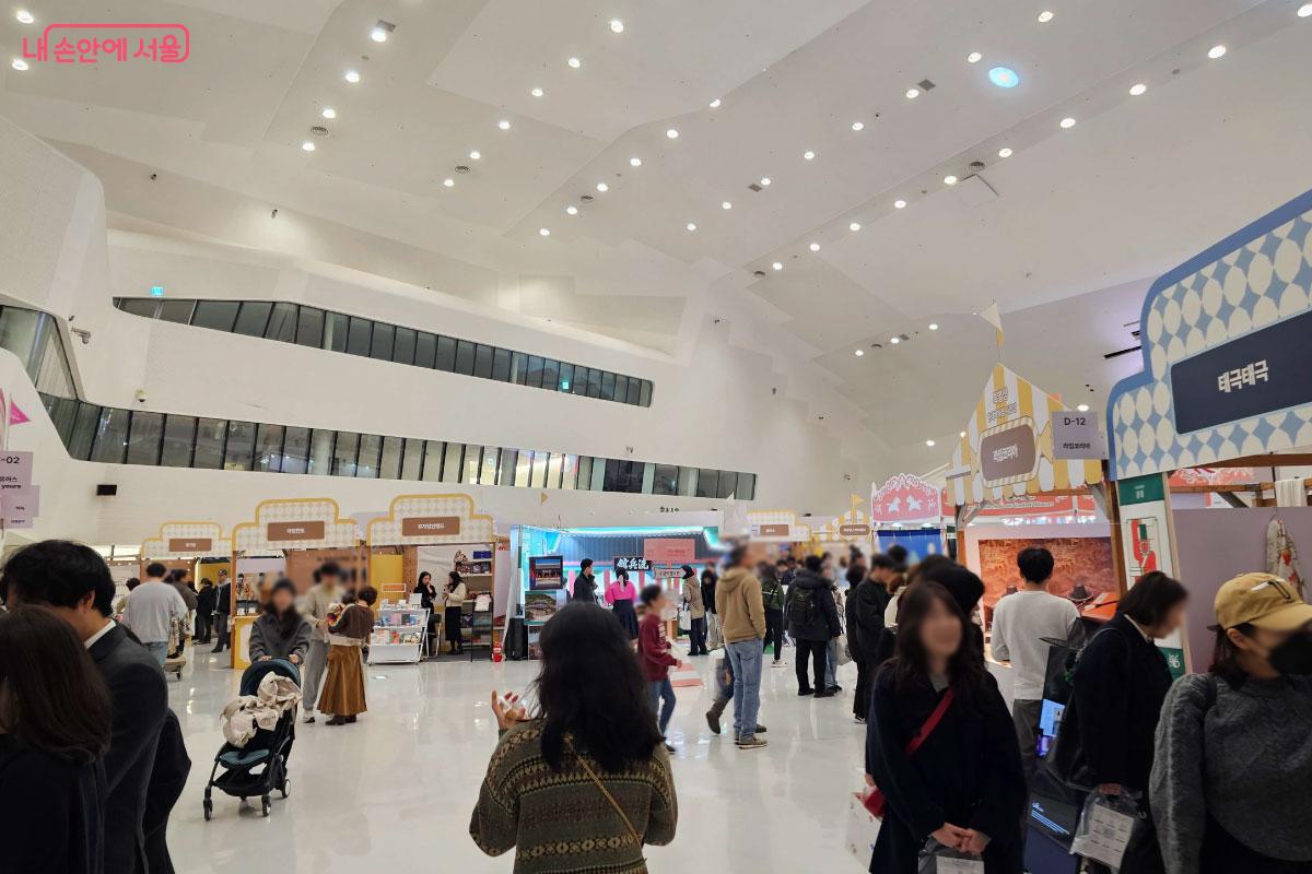 많은 사람들이 방문한 '대한민국 관광기념품 박람회' &copy;홍혜수 