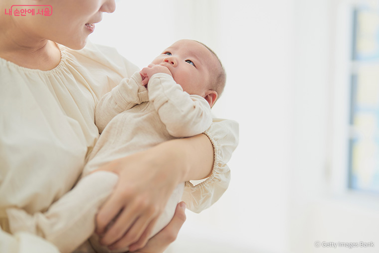  비용 부담을 낮추고 서비스를 높인 ‘서울형 안심 산후조리원’이 내년부터 시범 운영된다. 