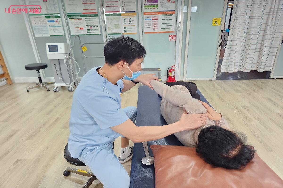 서울시가 가사관리사를 대상으로 근골격계 질환 맞춤형 건강 프로그램을 제공하고 있다. ⓒ윤혜숙