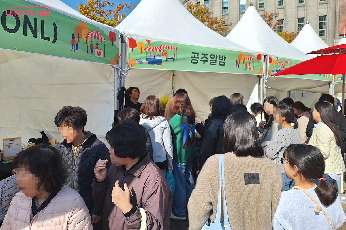 서울 각지에서 모인 소상공인들이 빚어낸 개성과 철학이 담긴 공산품, 생활용품, 뷰티용품 그리고 입맛을 돋우는 먹거리들로 가득했다. ©정향선