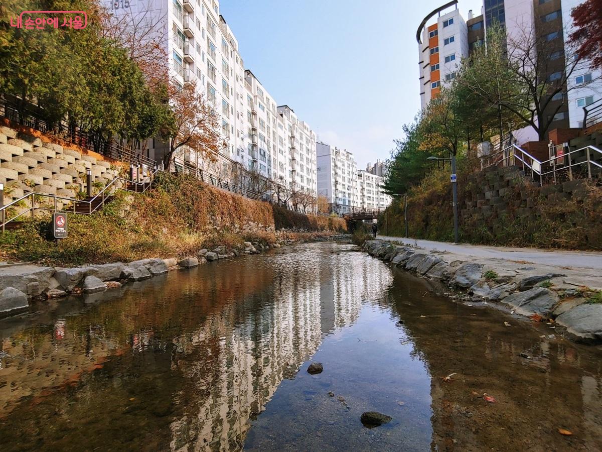 구파발천은 은평구 진관동과 북한산 서쪽에서 시작되어 인근 창릉천과 합류되는 하천이다. ©엄윤주