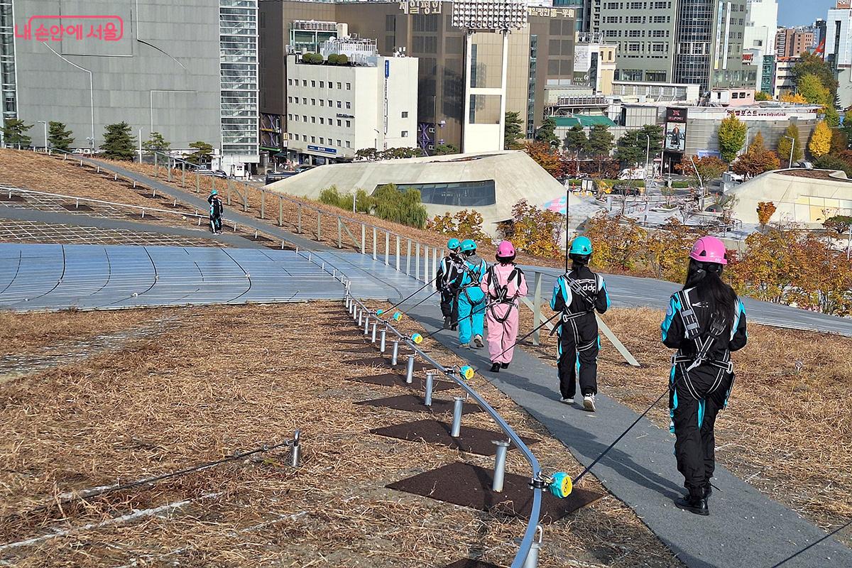 2구간 '역사' 테마에서는 동대문운동장의 옛 모습부터 웅장한 한양도성을 둘러볼 수 있다. ©백승훈