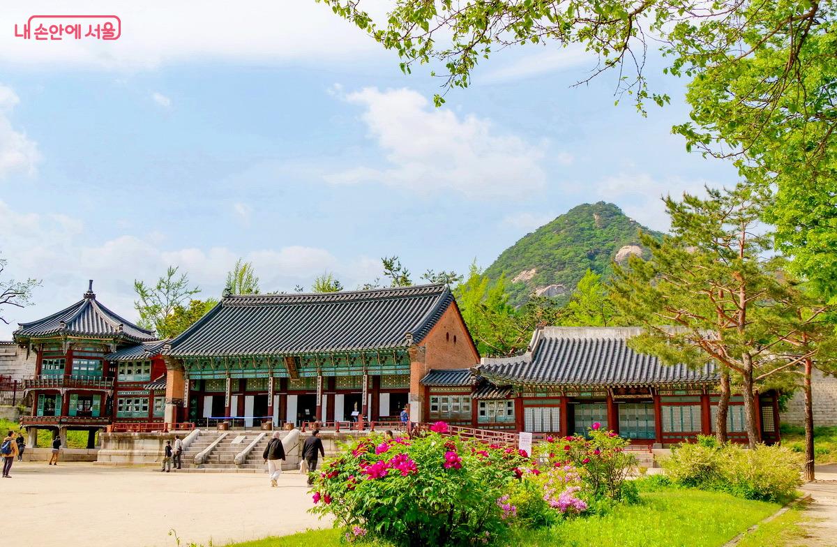 ‘보물을 모아 놓은 곳’이란 뜻을 가진 집옥재 ©박성환 