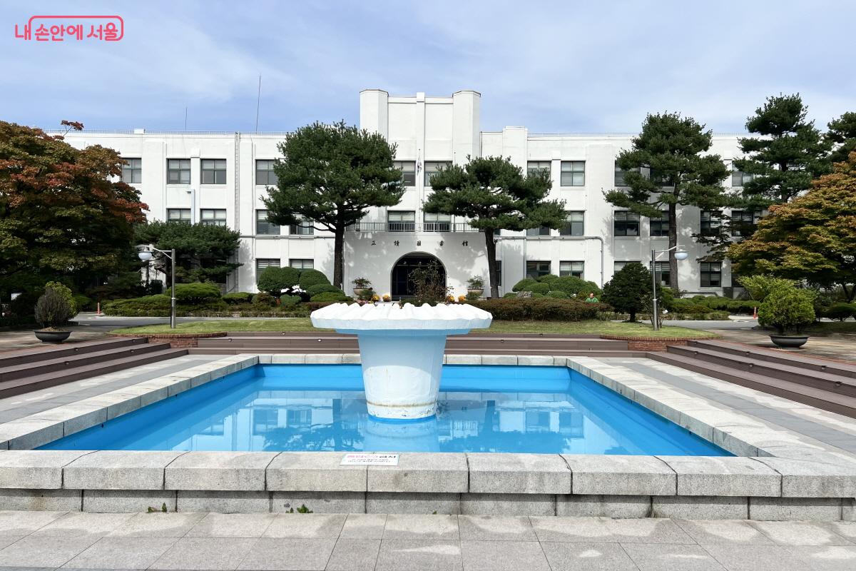 서울 사색의 공간 87선에 뽑힌 정독도서관을 방문했다. &copy;박지영