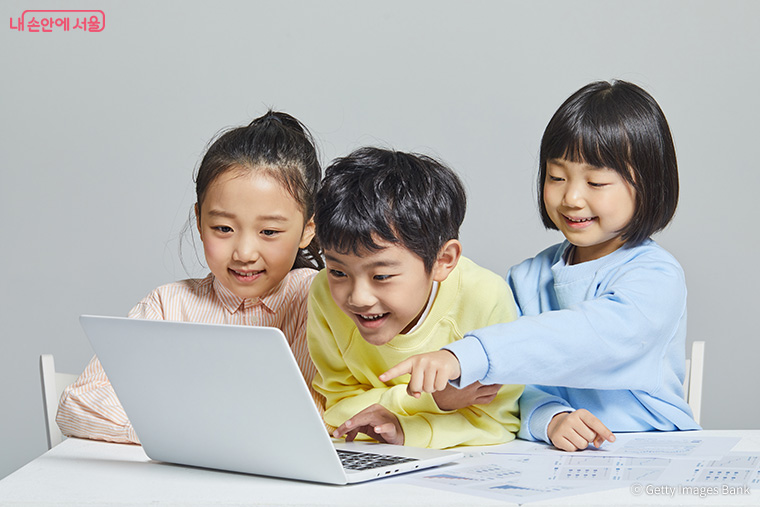 태블릿PC와 교육콘텐츠는 물론 학습에 필요한 ‘코칭’도 함께 제공한다.