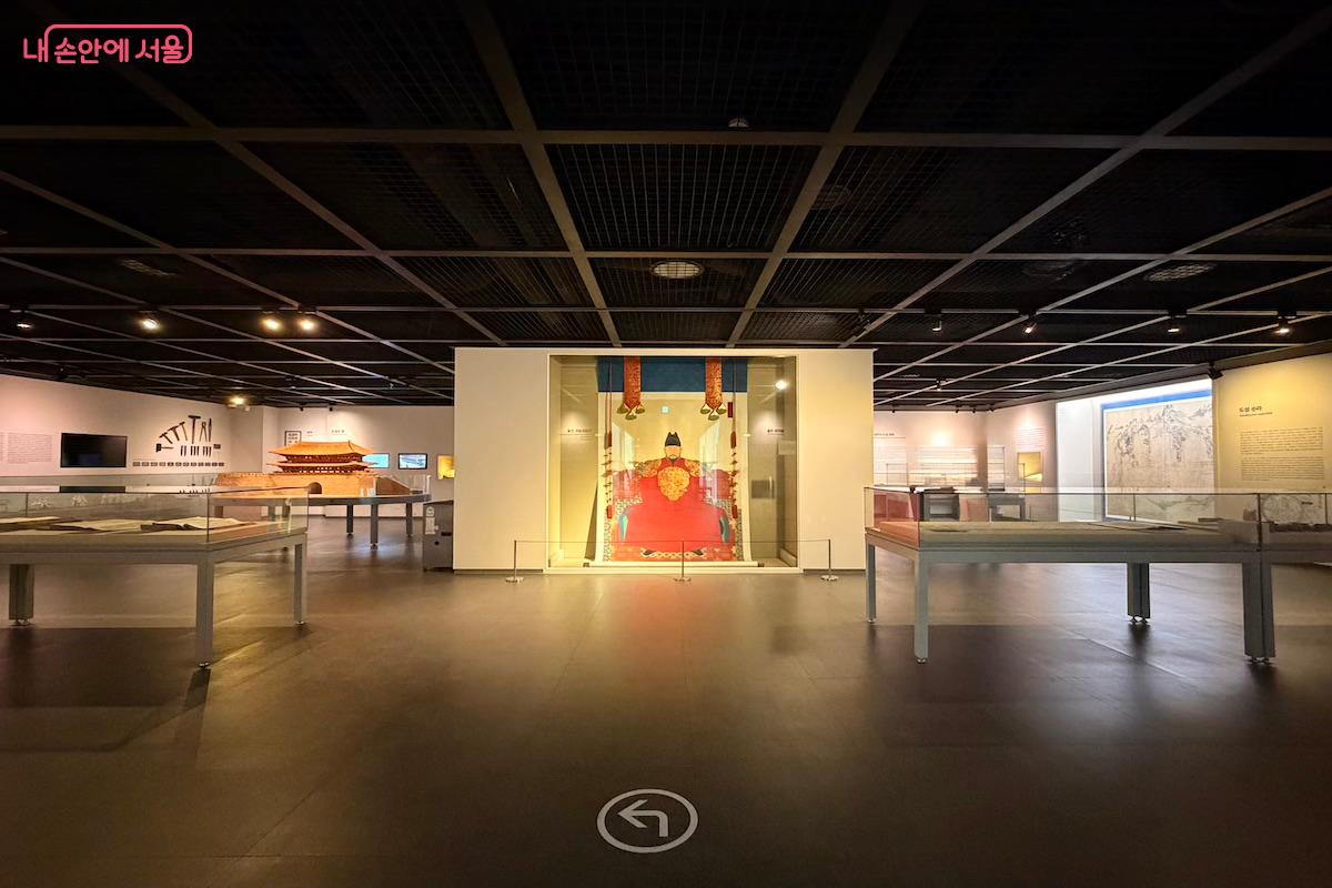 관람객들이 폭넓게 이해할 수 있도록 다양한 형태로 구성된 전시실 &copy;이종빈