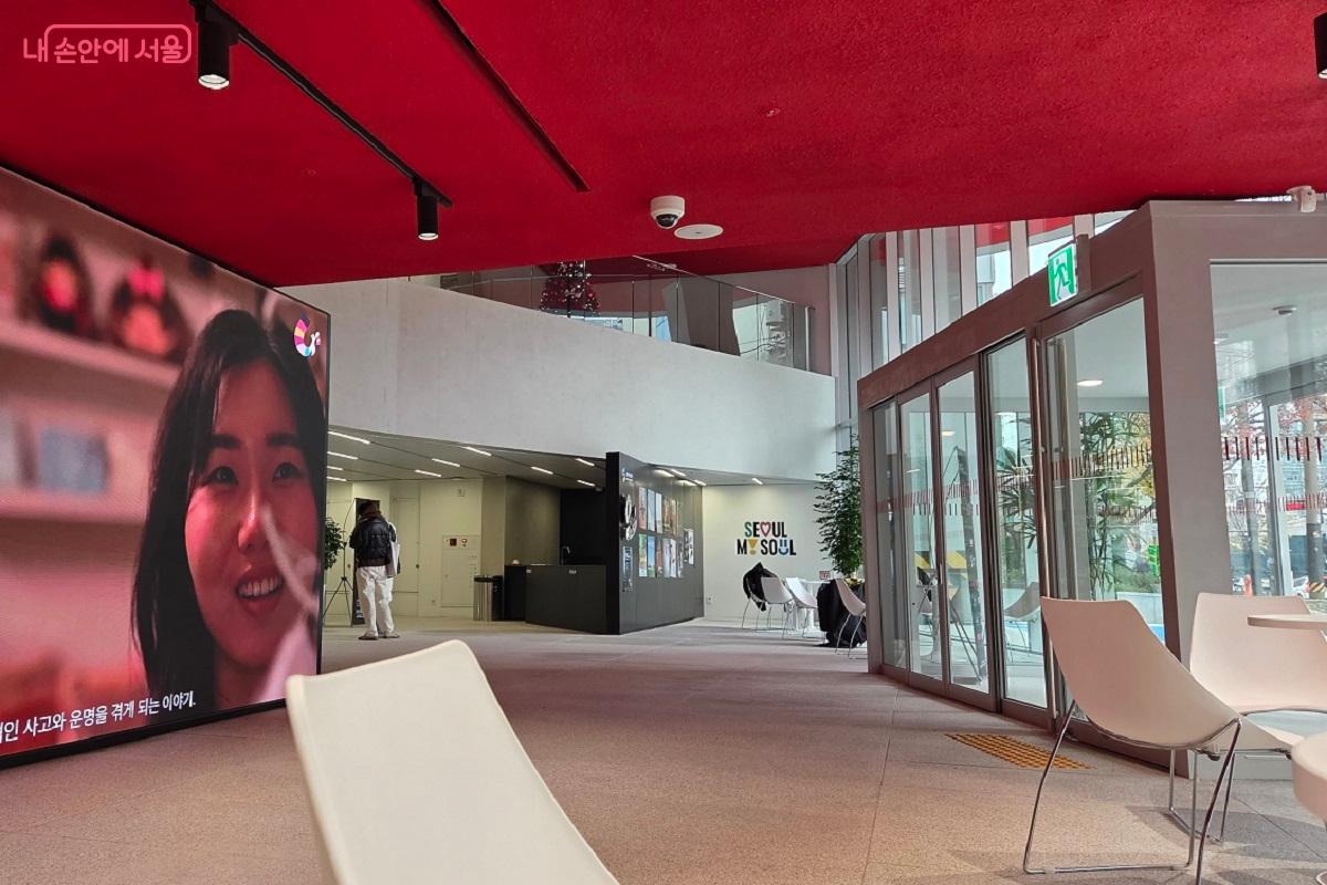 11월 28일, 영화인들과 시민들의 염원이 깃든 서울영화센터가 개관했다. ©이상돈