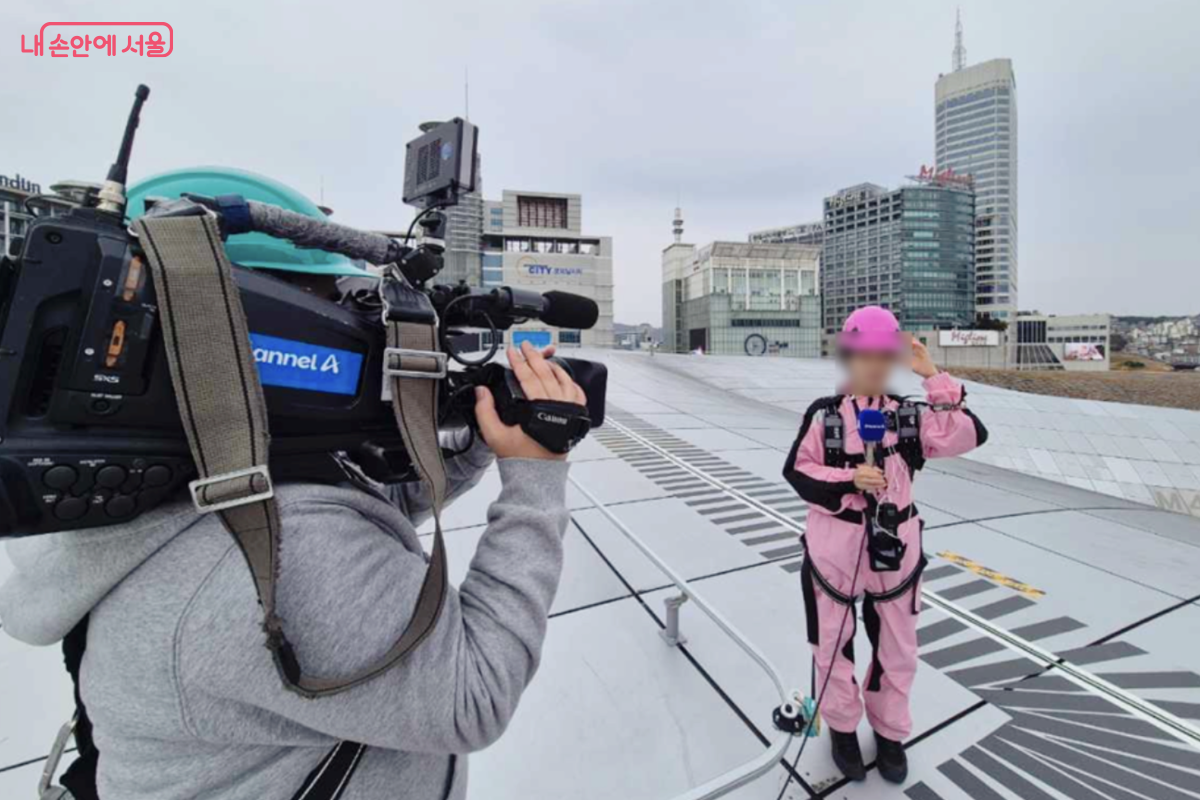 서울의 시간과 공간을 동시에 체험하는 도시형 콘텐츠 ‘DDP 루프탑 투어’ ©김경선