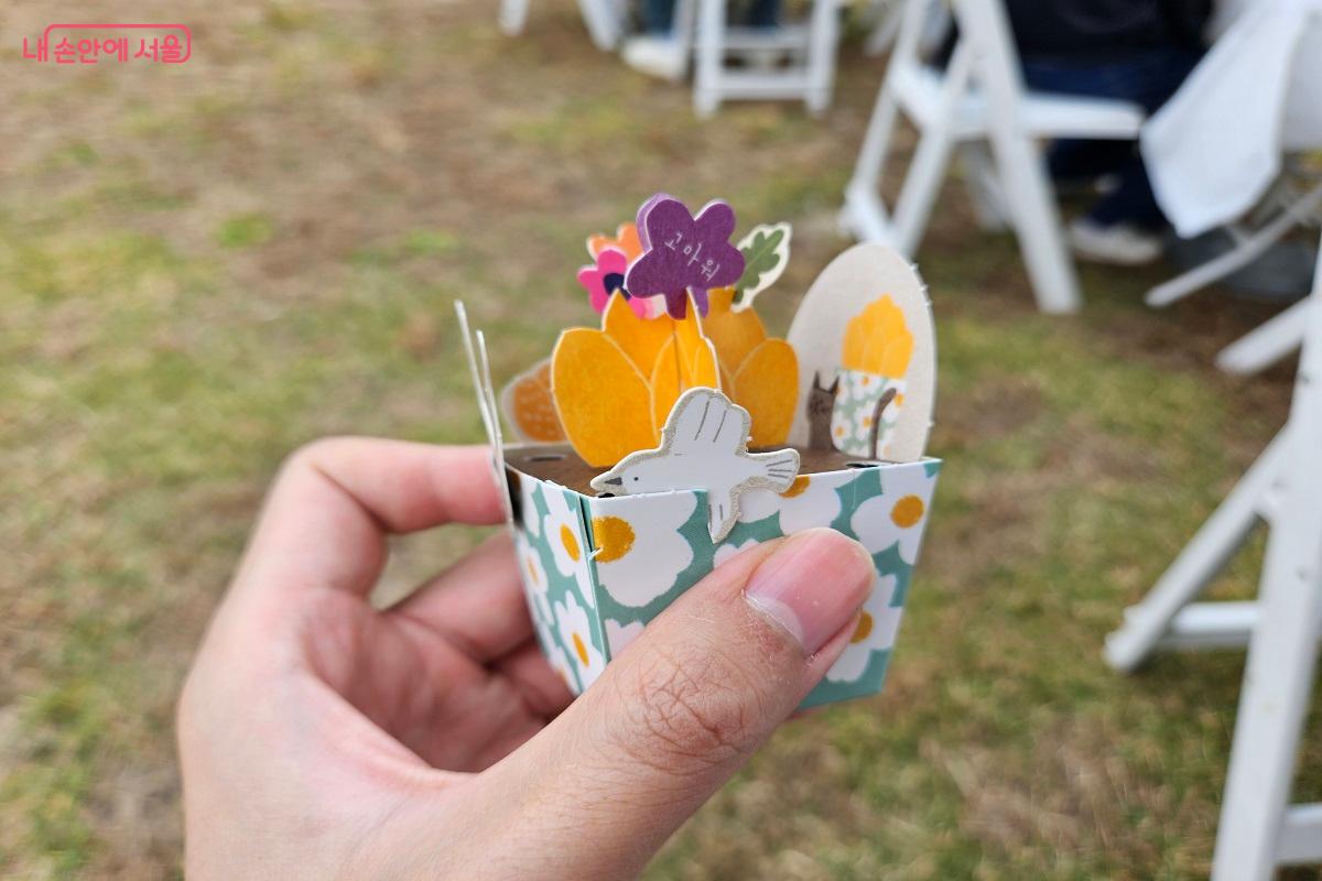 완성한 향기 입체 카드 &copy;김진호