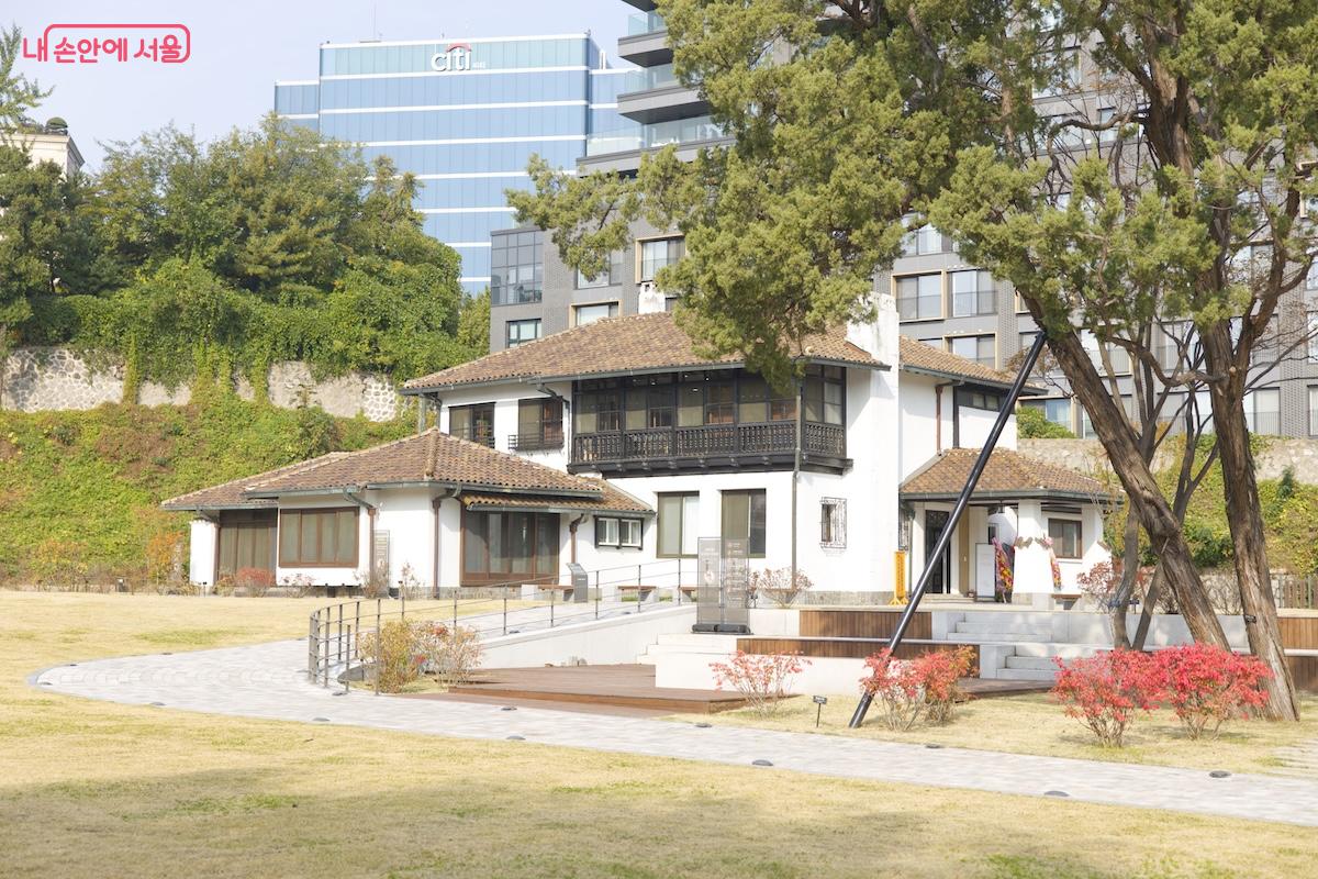 10월 말부터 12월 초까지 47일간 특별 개방 되는 구(舊) 조선저축은행 중역사택 ©임중빈