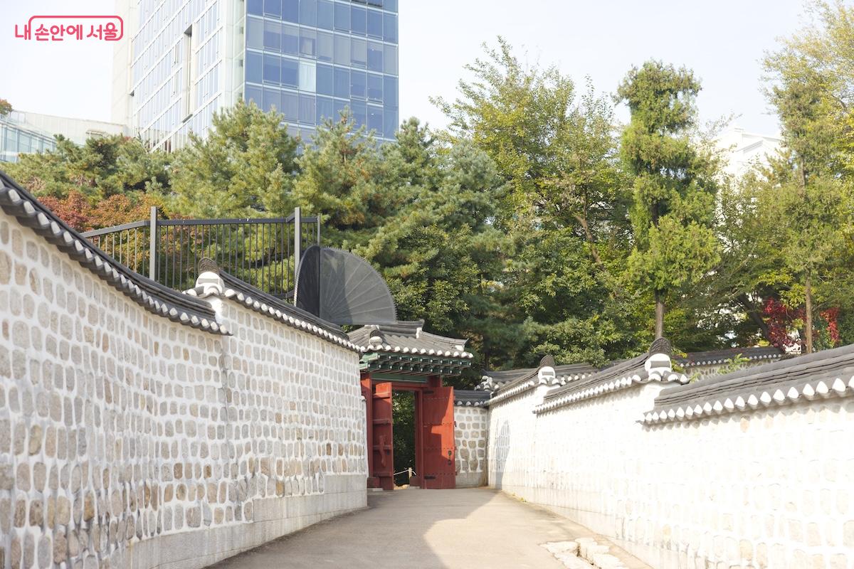 매주 화요일부터 일요일까지 오전 9시부터 오후 17시30분까지 무료개방 되어 있다. ©임중빈