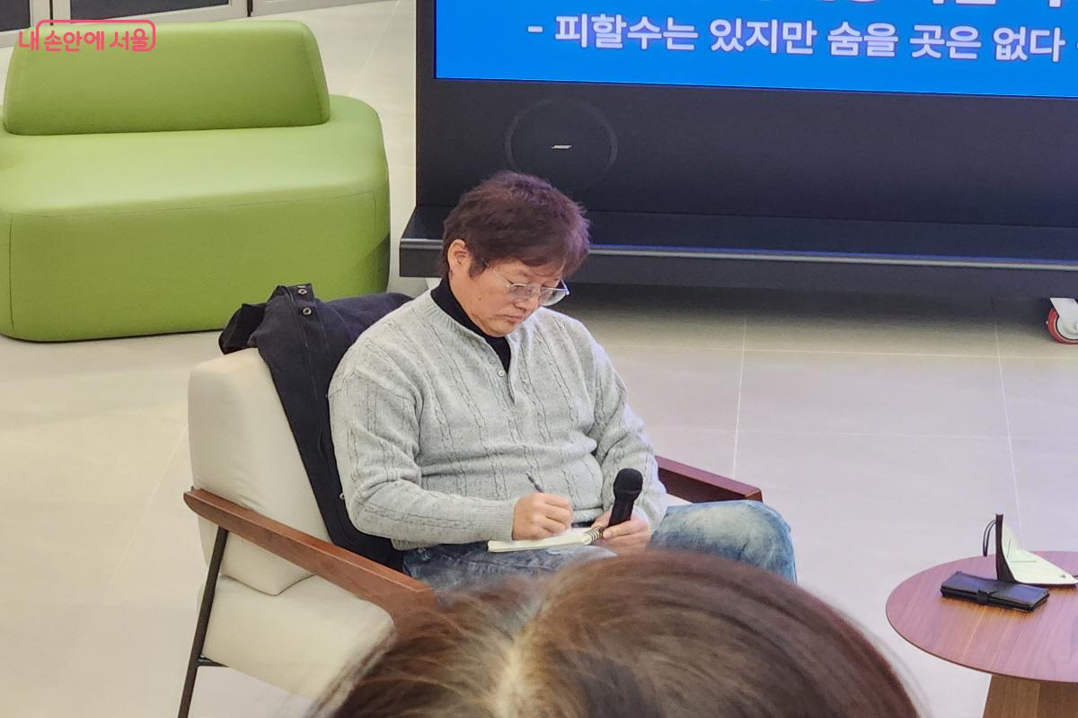 최재성 배우가 자신의 이야기를 소탈하고 진솔하게 들려주고 있다. &copy;윤혜숙