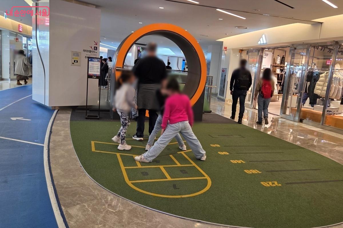 스트레칭 활동을 할 수 있는 공간도 마련되어 있었다. &copy;김미선