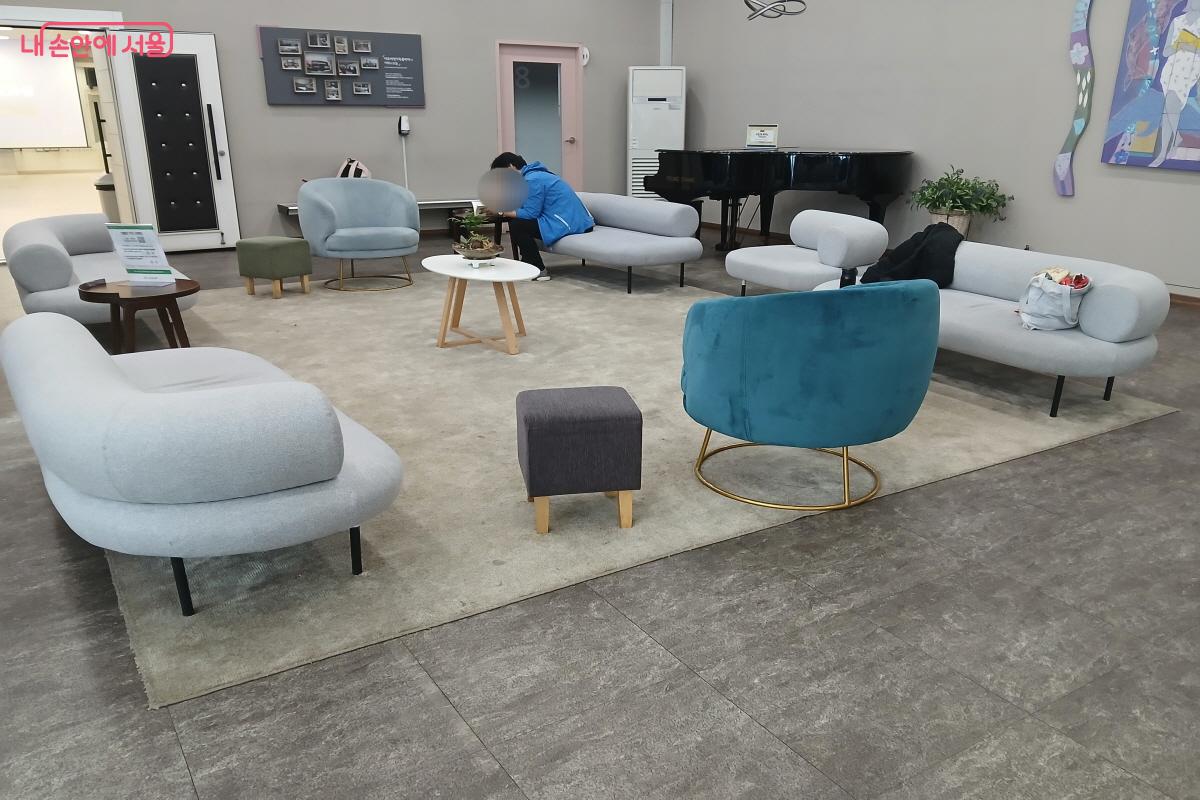 다양한 활동을 하며 쉬어 갈 수 있는 휴게실 &copy;최은영