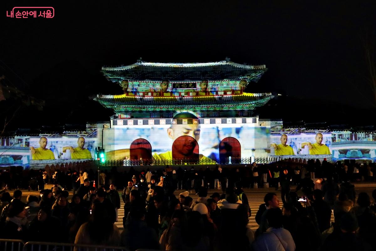'서울의 희망과 미래는 사람'이라는 메시지를 바탕으로, 사람을 상징하는 &lsquo;손&rsquo;을 중심에 두고 전개되고 있다.  &copy;정향선