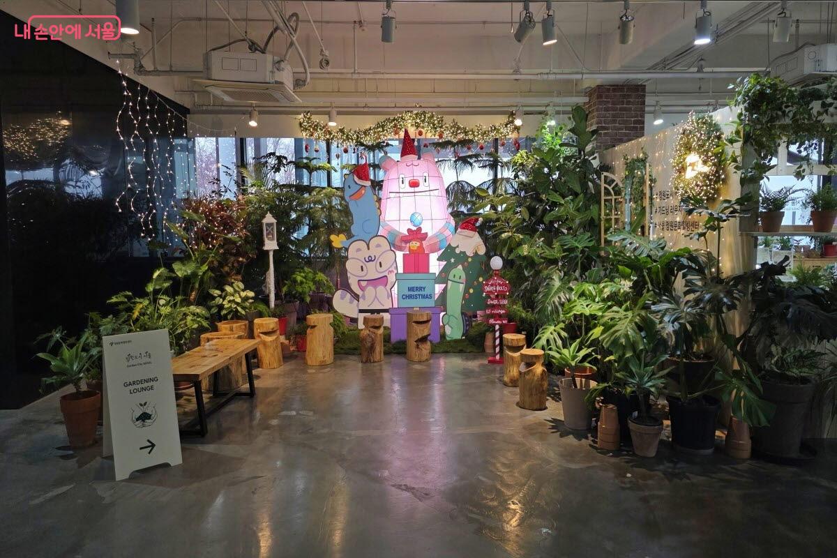 &lsquo;해치의 겨울 정원 여행 인증샷 이벤트&rsquo;를 위한 포토존이 마련돼 있다. ⓒ이선미