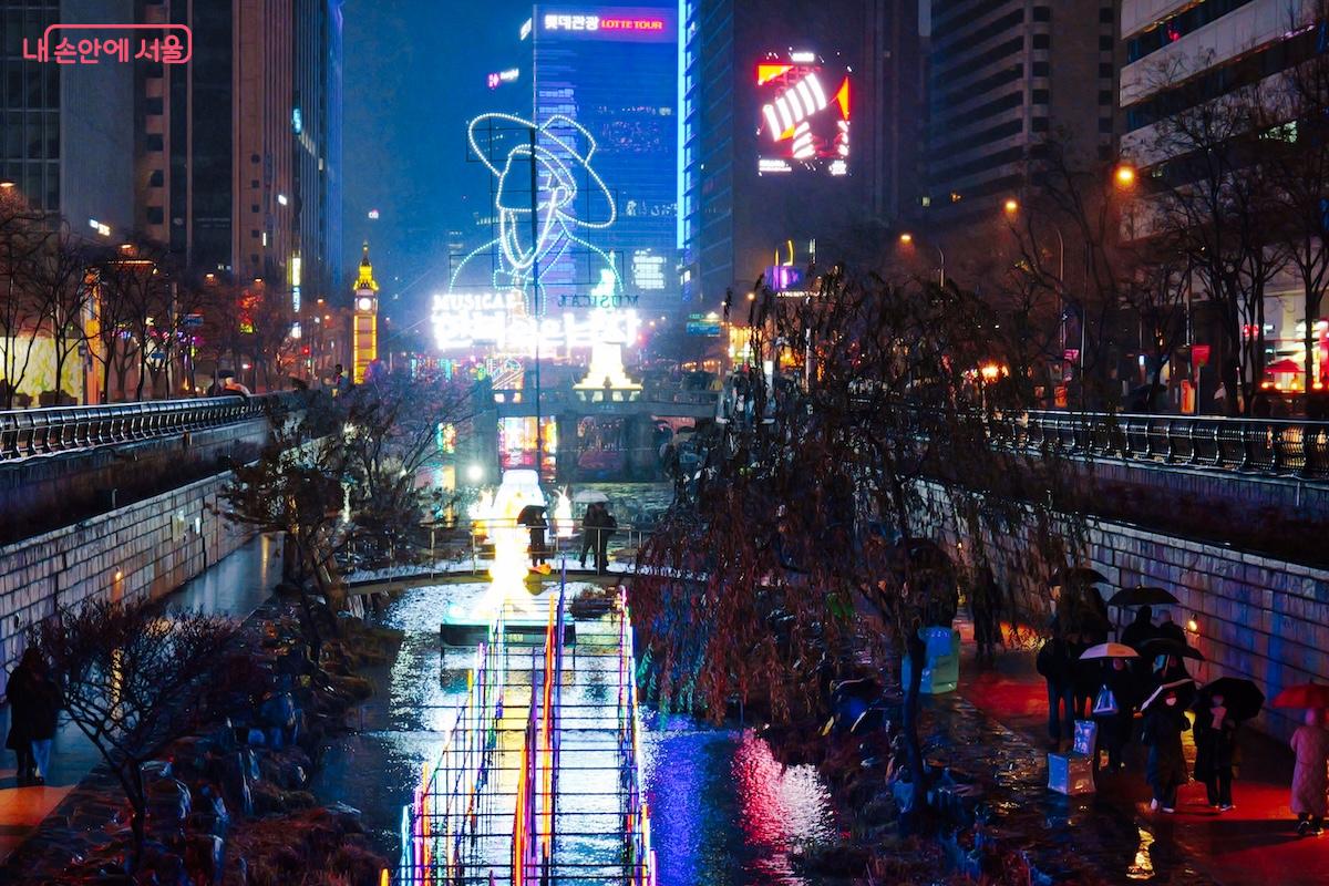 청계천 빛초롱축제에 케데헌이 떴다!