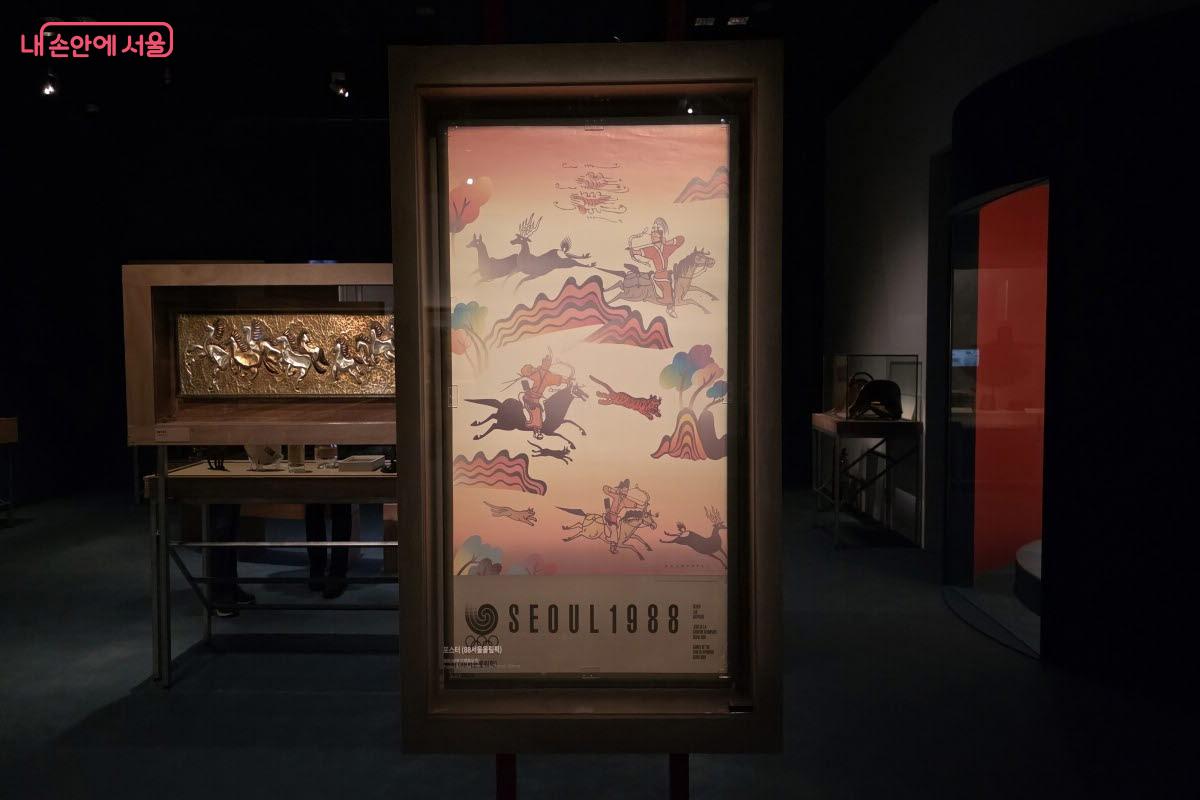 1988년 서울올림픽 공식포스터. 고구려 고분벽화의 수렵도가 역동적이다.ⓒ이선미
