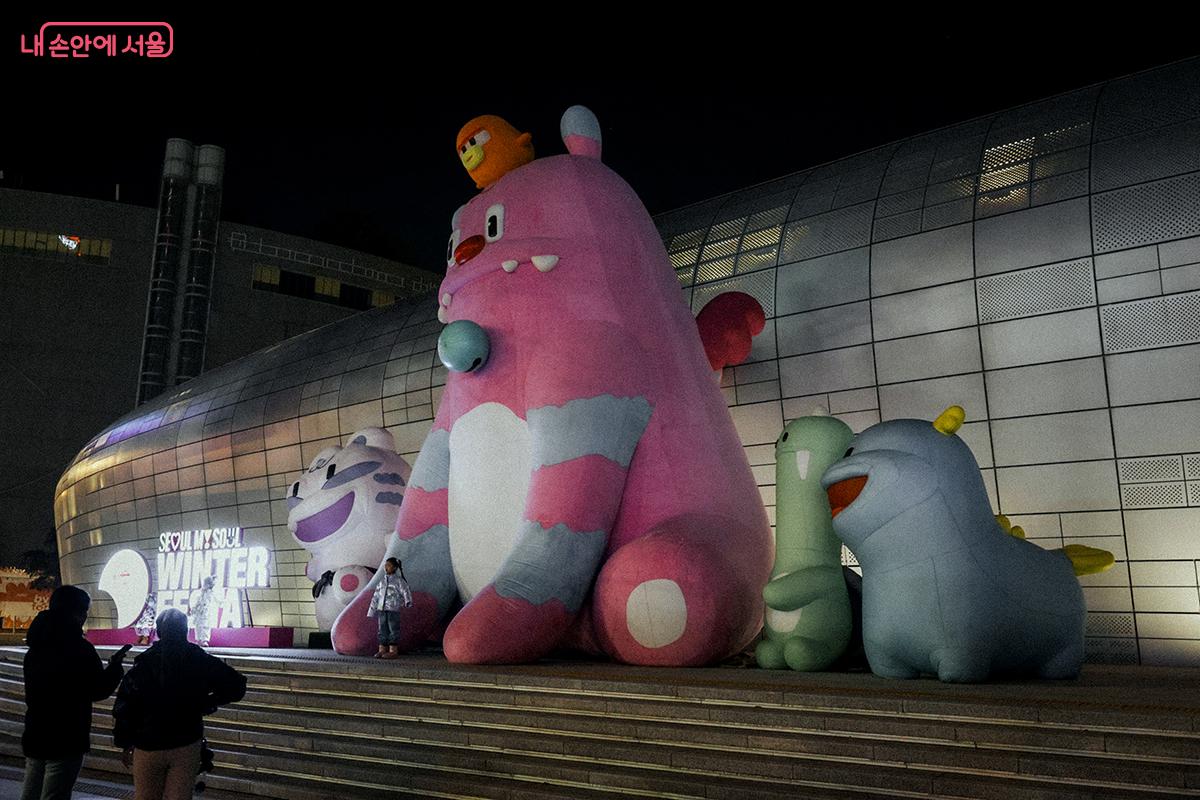 디자인거리에서 만나볼 수 있는 서울시 캐릭터 해치와 소울프렌즈 포토존 &copy;김아름