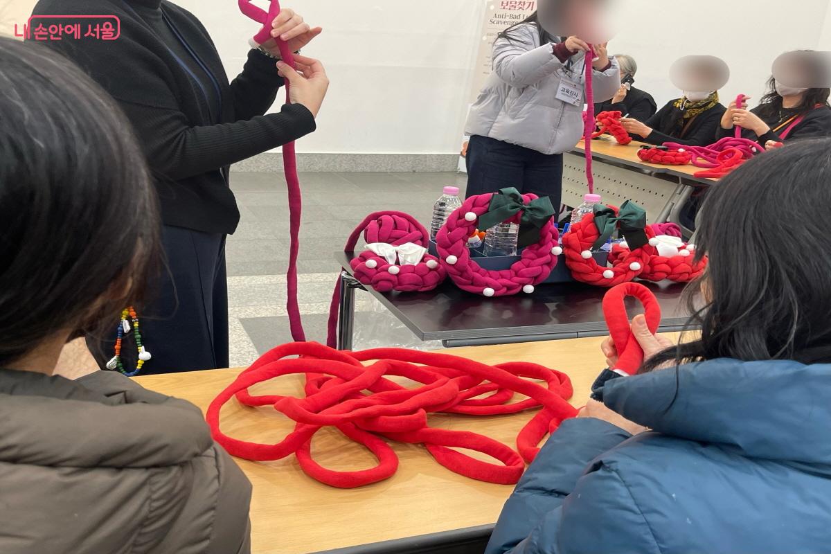 크리스마스 리스를 한국적으로 재해석한 팥죽 리스 만들기 ©이정민