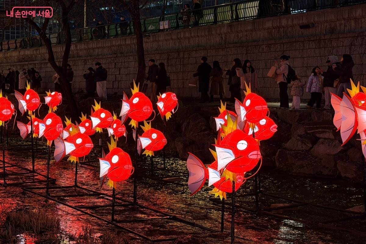 대중적인 인기를 끄는 전시인 &lsquo;잉어킹&rsquo; &copy;노윤지