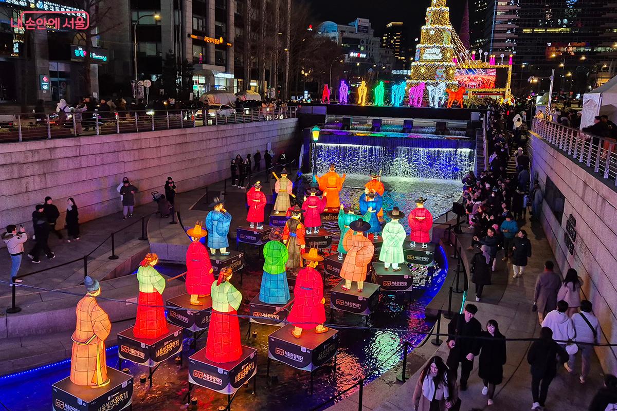 이번 축제는 '나의 빛, 우리의 꿈, 서울의 마법'을 주제로 청계천 및 우이천 일대에서 열린다. &copy;이혜숙
