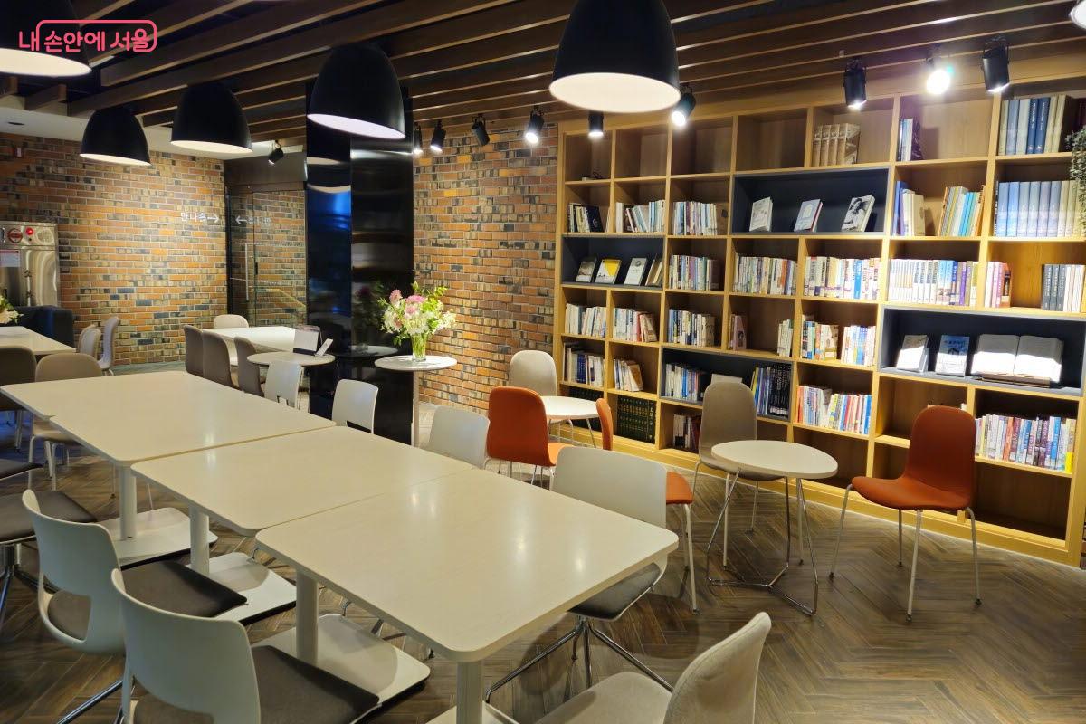 누구나 쉬어갈 수 있는 휴게공간이 마련돼 있다. ©이선미