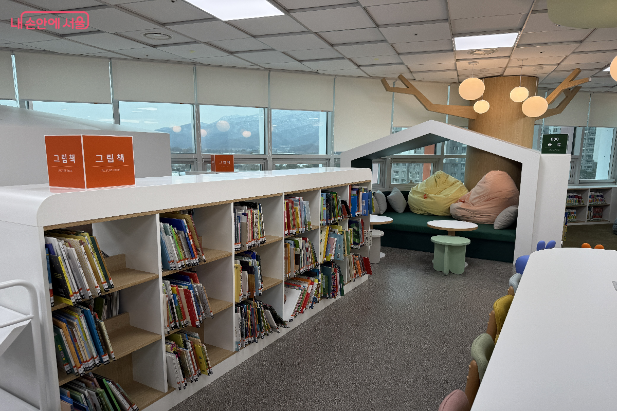 5층에 위치한 어린이열람실 &copy;이하늘
