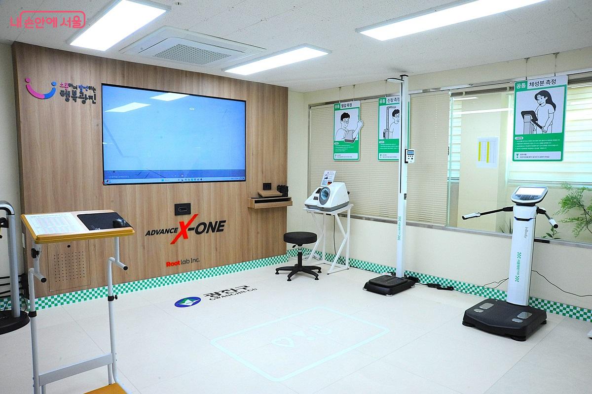 체력 측정을 위해 기본적으로 혈압·키·몸무게·체성분 측정을 해야 한다. ©조수봉