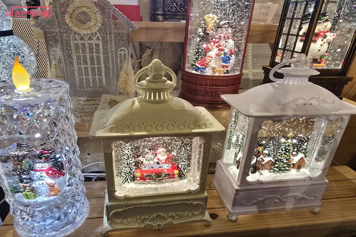 눈사람과 산타, 크리스마스트리 &copy;조송연