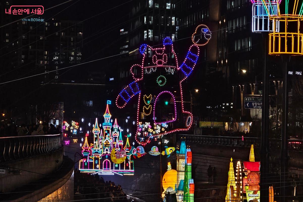 서울빛초롱축제, 화려한 겨울밤을 수놓고 있다. &copy;권연주