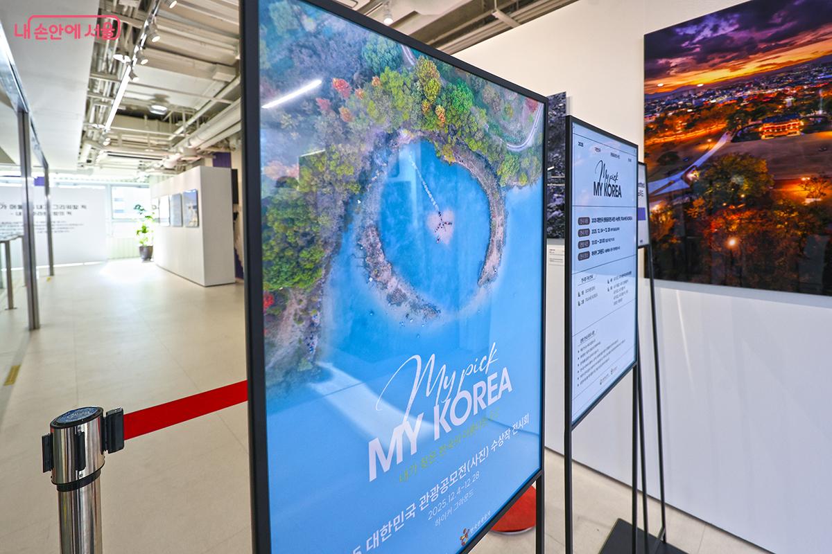 전시 포스터로 활용 중인 대상작 '주천의 가을' ©김주연