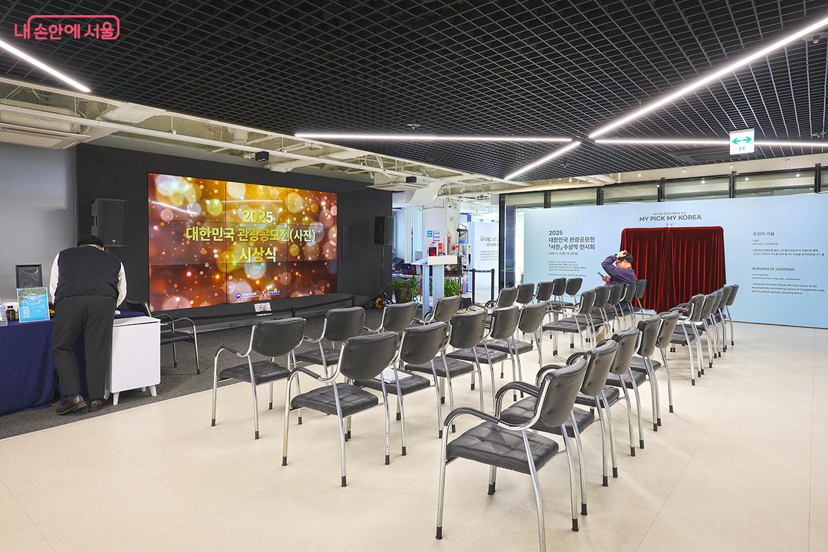 12월 4일에는 본상 및 입선작품들의 공모전 시상식이 열렸다. ©김주연