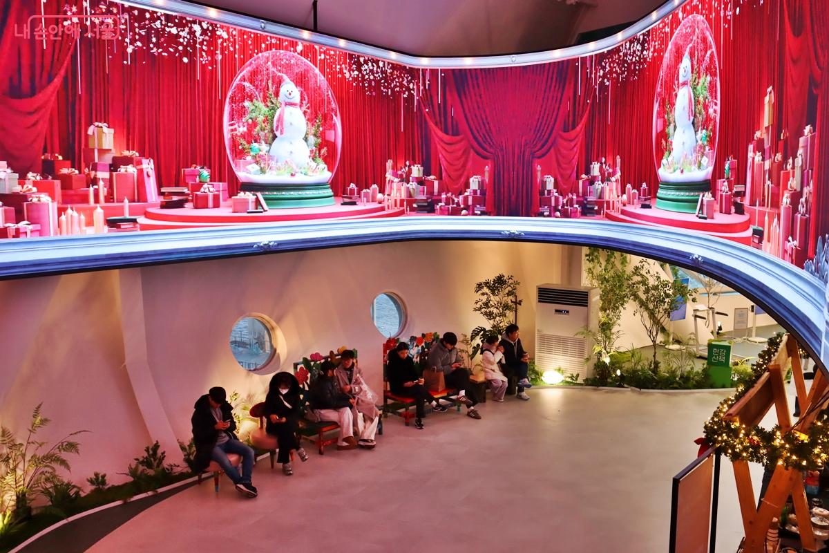 전시와 체험 공연과 휴식이 자연스럽게 어우러지며 한강을 중심으로 한 일상의 풍경을 한층 풍성하게 만들어 준다