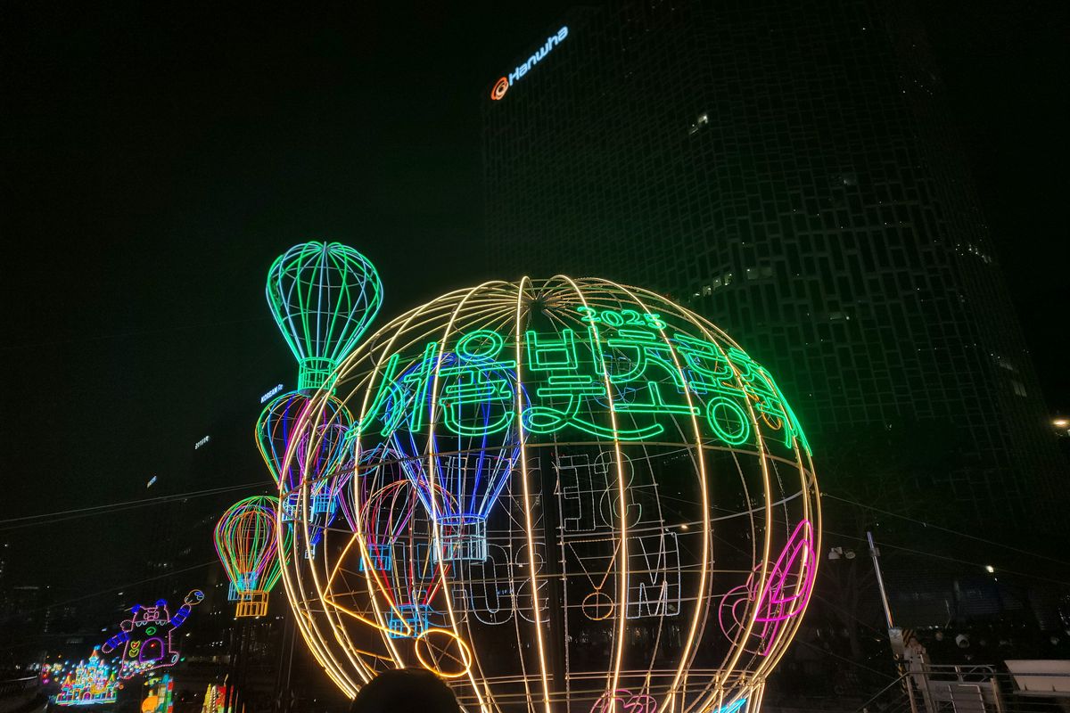 얼마 안 남았어요! 청계천 따라 이어지는 빛의 산책로 '서울빛초롱축제'